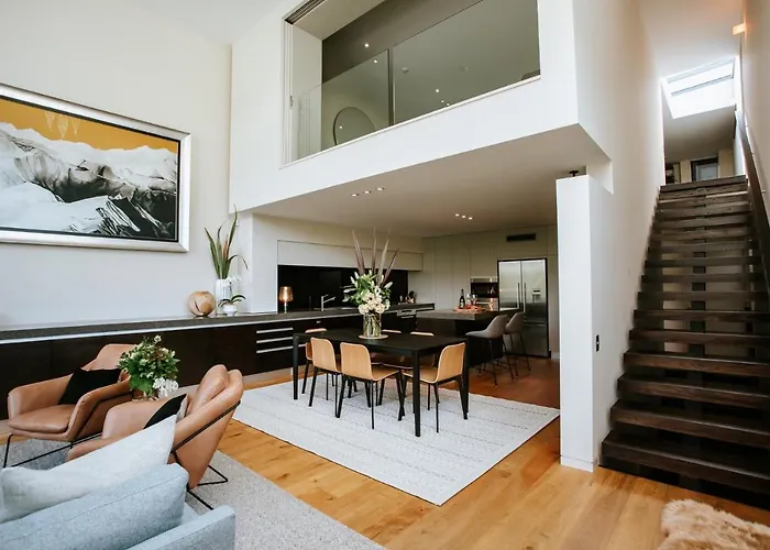 Edge - Sleeps 6 - Centrally Located - & Mountain Views Vakantiehuis *