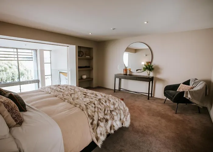 Edge - Sleeps 6 - Centrally Located - & Mountain Views *
