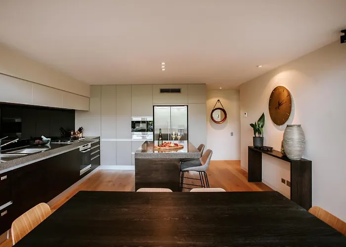 Edge - Sleeps 6 - Centrally Located - & Mountain Views Vakantiehuis